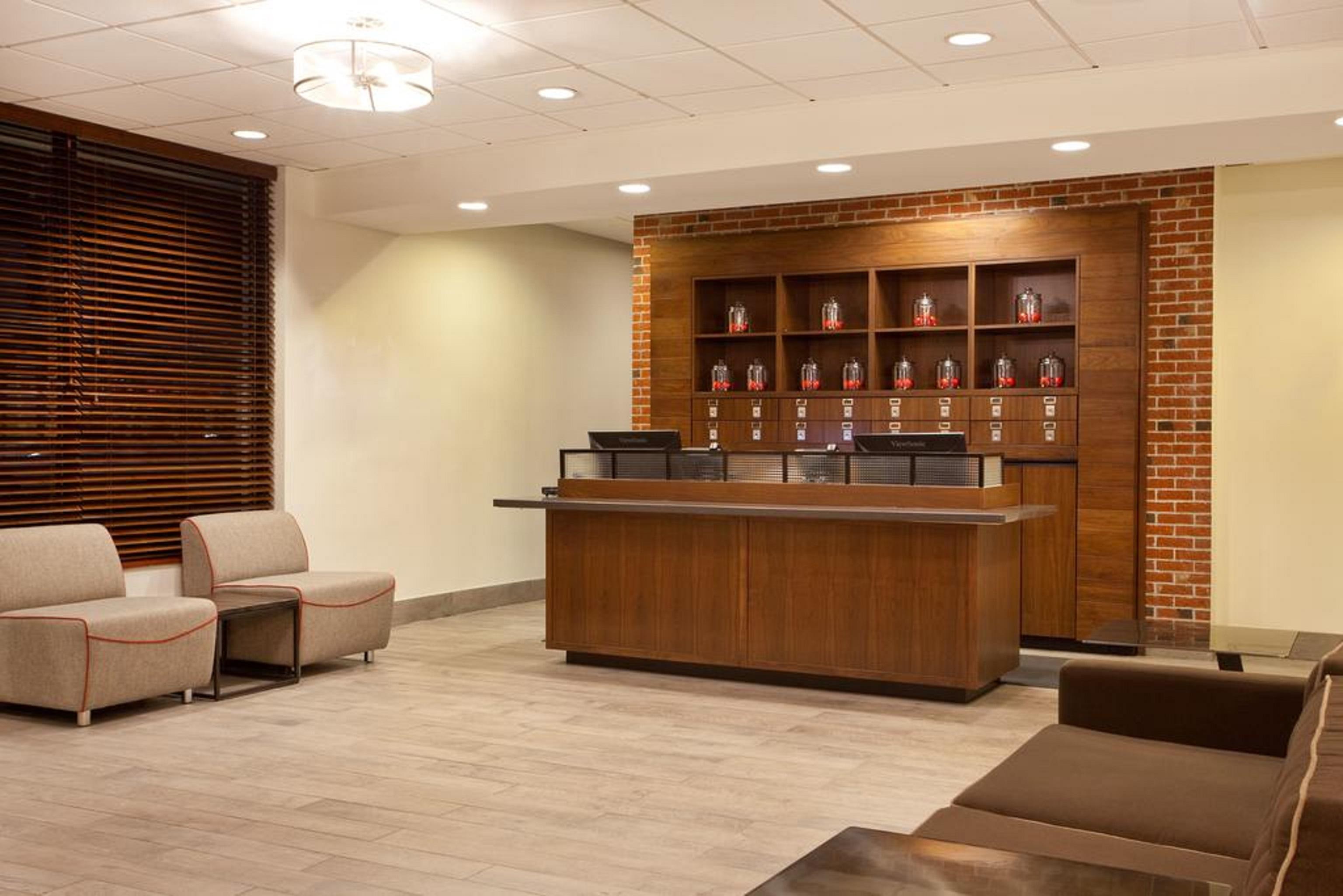 Four Points By Sheraton Cleveland Airport Interior photo