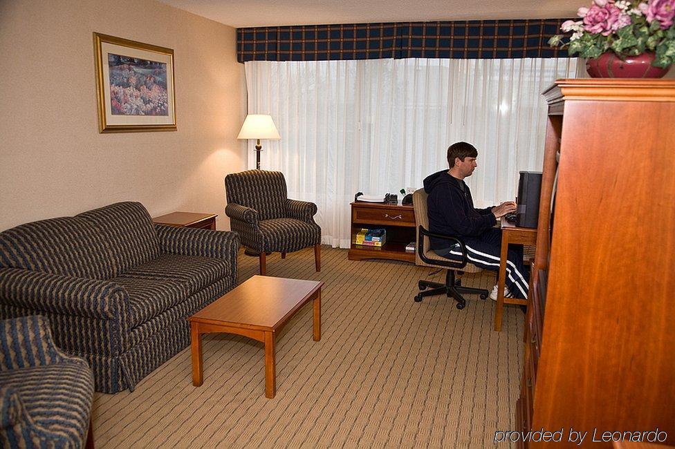 Four Points By Sheraton Cleveland Airport Exterior photo