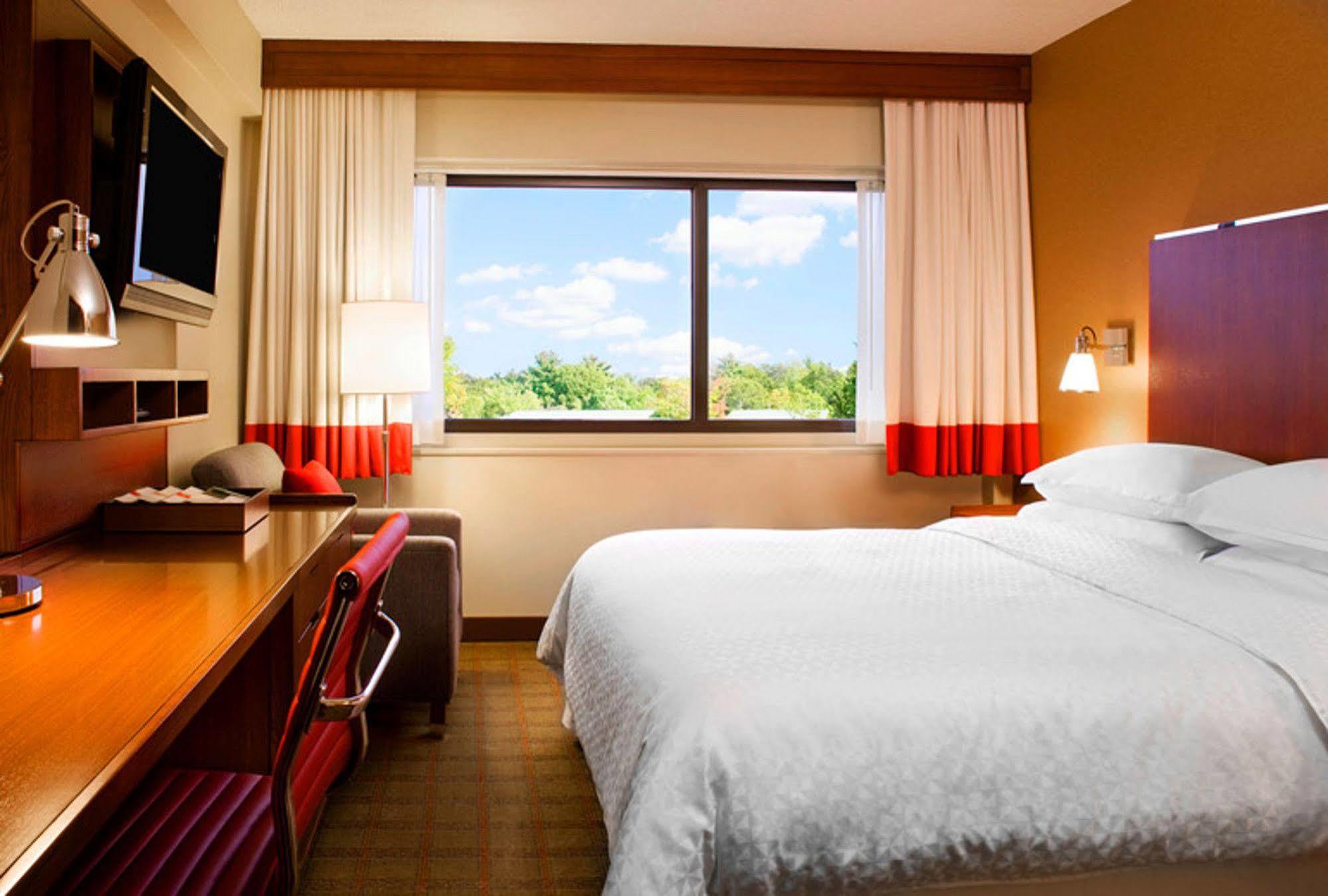 Four Points By Sheraton Cleveland Airport Exterior photo