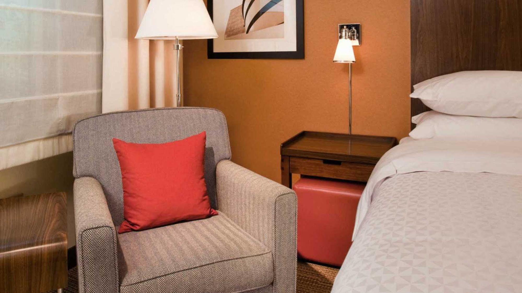 Four Points By Sheraton Cleveland Airport Exterior photo