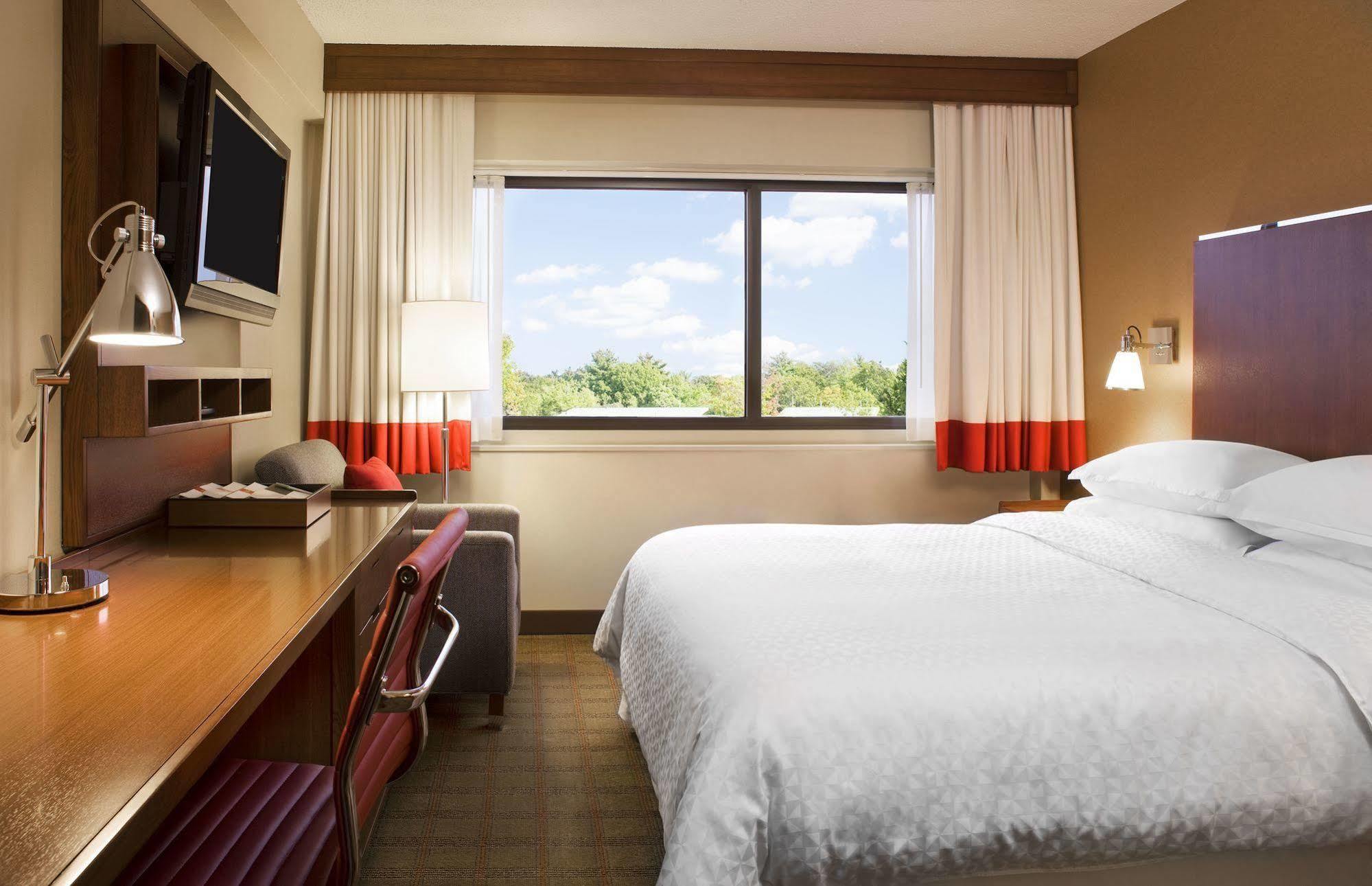 Four Points By Sheraton Cleveland Airport Exterior photo